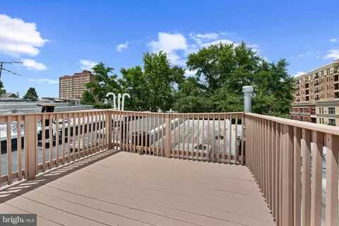 Exterior - 905 W 38th St, Baltimore, MD 21211 photo 4 of 5