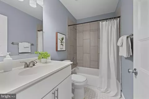 Bath - 905 W 38th St, Baltimore, MD 21211 photo 3 of 4