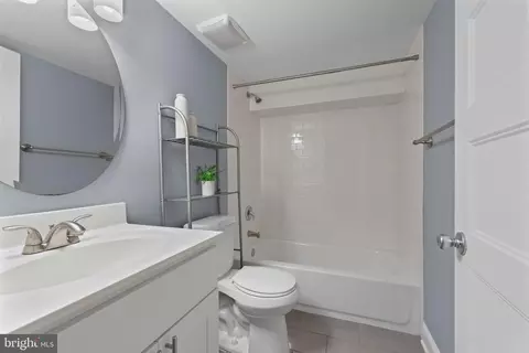Bath - 905 W 38th St, Baltimore, MD 21211 photo 4 of 4