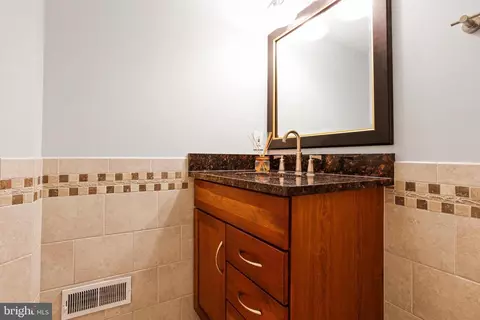 Bath - 501 S Decker Ave, Baltimore, MD 21224 photo 6 of 6