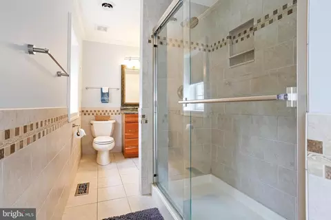 Bath - 501 S Decker Ave, Baltimore, MD 21224 photo 5 of 6
