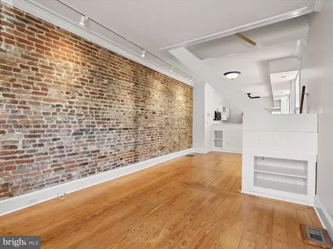 518 E Clement St, Baltimore, MD 21230 photo 3