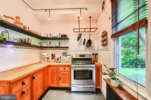 Kitchen - 5316 Catalpha Rd, Baltimore, MD 21214 photo 3 of 4