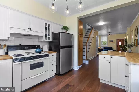 Entry Way - 1431 E Clement St, Baltimore, MD 21230 photo 5 of 7