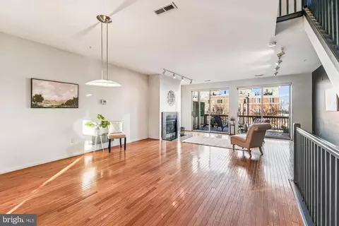 Living - 1011 Covington St, Baltimore, MD 21230 photo 2 of 7