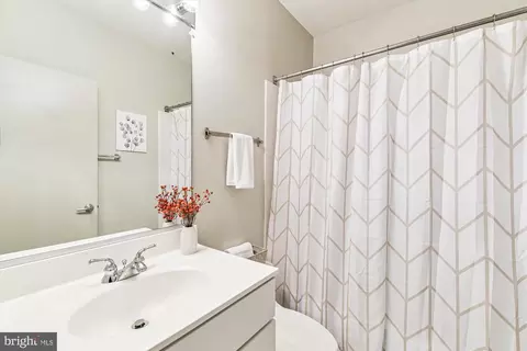 Bath - 1011 Covington St, Baltimore, MD 21230 photo 3 of 3