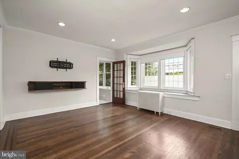 Living - 207 E Melrose Ave, Baltimore, MD 21212 photo 4 of 5