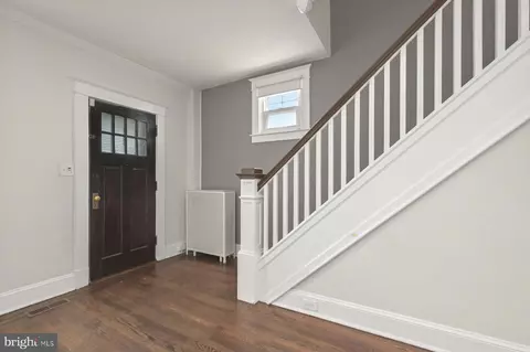Entry Way - 207 E Melrose Ave, Baltimore, MD 21212 photo 3 of 4