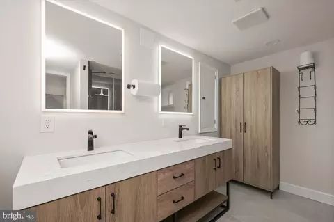 Bath - 207 E Melrose Ave, Baltimore, MD 21212 photo 4 of 5