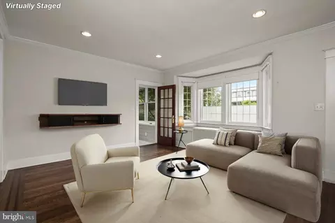 Living - 207 E Melrose Ave, Baltimore, MD 21212 photo 3 of 5