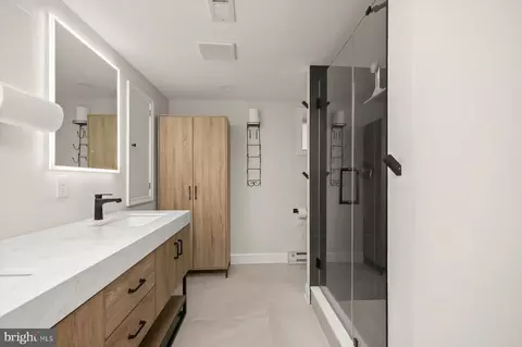 Bath - 207 E Melrose Ave, Baltimore, MD 21212 photo 5 of 5