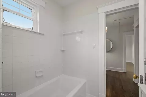 Bath - 207 E Melrose Ave, Baltimore, MD 21212 photo 3 of 5