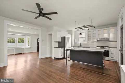 Entry Way - 207 E Melrose Ave, Baltimore, MD 21212 photo 1 of 4