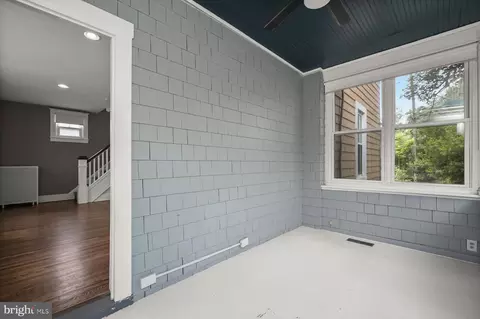 Entry Way - 207 E Melrose Ave, Baltimore, MD 21212 photo 2 of 4