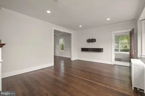 Living - 207 E Melrose Ave, Baltimore, MD 21212 photo 2 of 5