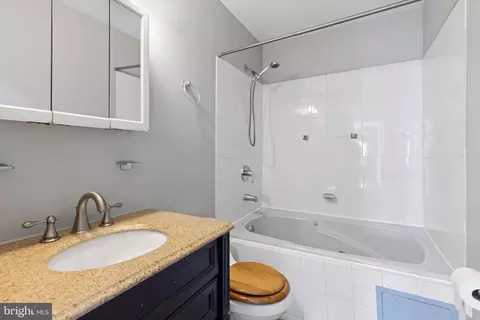 Bath - 206 S Gilmor St, Baltimore, MD 21223 photo 2 of 2