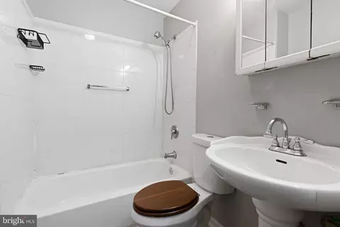 Bath - 206 S Gilmor St, Baltimore, MD 21223 photo 1 of 2