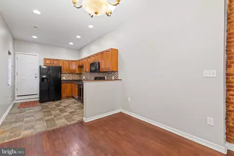 Entry Way - 206 S Gilmor St, Baltimore, MD 21223 photo 2 of 6