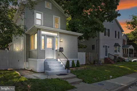 4042 6th St, Baltimore, MD 21225