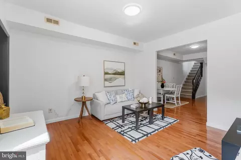 1822 E Lombard St, Baltimore, MD 21231 photo 4