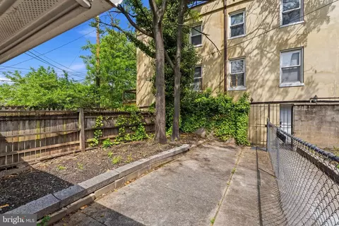1822 E Lombard St, Baltimore, MD 21231 photo 32