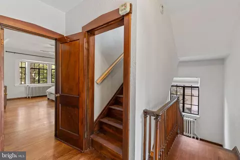 Entry Way - 502 Nottingham Rd, Baltimore, MD 21229 photo 4 of 4