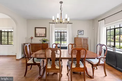 Dining - 502 Nottingham Rd, Baltimore, MD 21229 photo 1 of 3