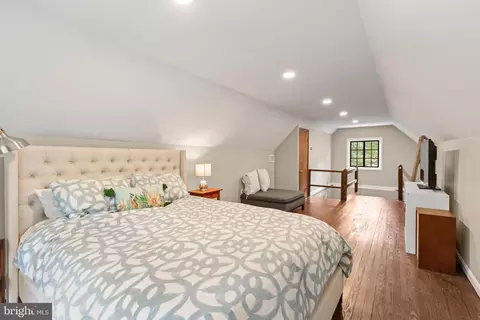 Bedroom - 502 Nottingham Rd, Baltimore, MD 21229 photo 5 of 6