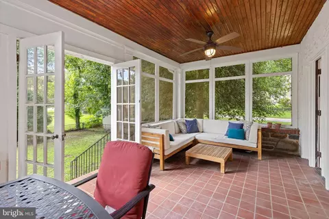 Exterior - 502 Nottingham Rd, Baltimore, MD 21229 photo 4 of 9