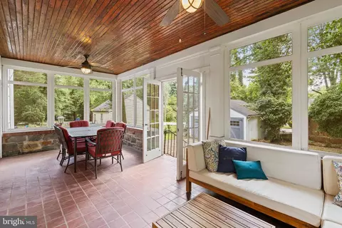 Exterior - 502 Nottingham Rd, Baltimore, MD 21229 photo 3 of 9