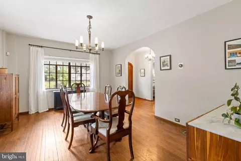 Dining - 502 Nottingham Rd, Baltimore, MD 21229 photo 3 of 3