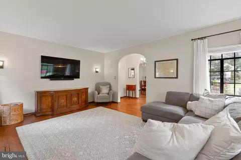 Other - 502 Nottingham Rd, Baltimore, MD 21229 photo 1 of 9