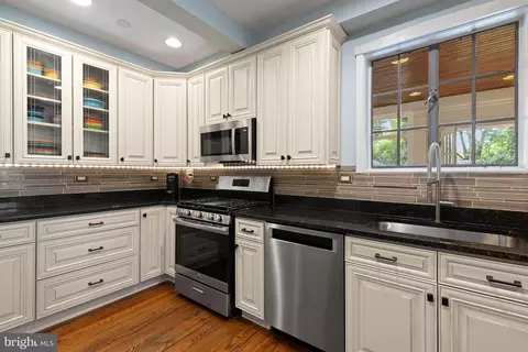 Kitchen - 502 Nottingham Rd, Baltimore, MD 21229 photo 2 of 3