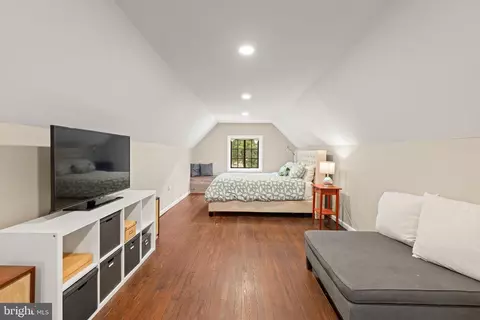 Bedroom - 502 Nottingham Rd, Baltimore, MD 21229 photo 4 of 6