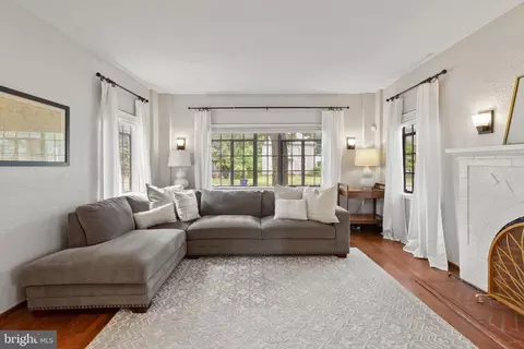 Living - 502 Nottingham Rd, Baltimore, MD 21229 photo 3 of 3