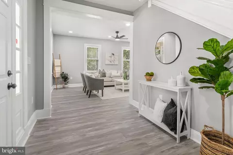 Entry Way - 5200 Clifton Ave, Baltimore, MD 21207 photo 4 of 21