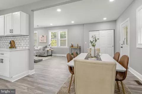 Entry Way - 5200 Clifton Ave, Baltimore, MD 21207 photo 8 of 21