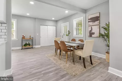 Entry Way - 5200 Clifton Ave, Baltimore, MD 21207 photo 10 of 21
