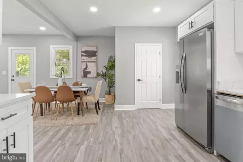 Entry Way - 5200 Clifton Ave, Baltimore, MD 21207 photo 13 of 21