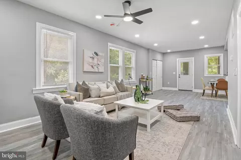 Entry Way - 5200 Clifton Ave, Baltimore, MD 21207 photo 5 of 21