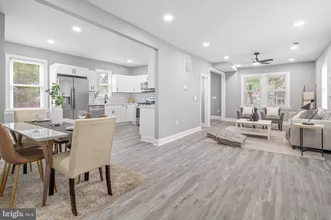 Entry Way - 5200 Clifton Ave, Baltimore, MD 21207 photo 7 of 21