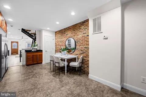 Entry Way - 1600 Clarkson St, Baltimore, MD 21230 photo 2 of 5