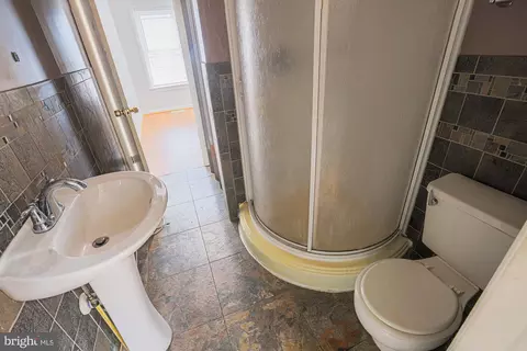 Bath - 337 Scott St, Baltimore, MD 21230 photo 3 of 3
