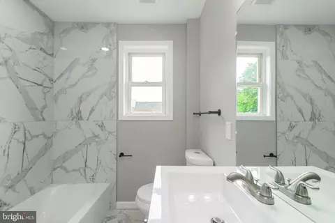 Bath - 4015 Granite Ave, Baltimore, MD 21206 photo 1 of 1