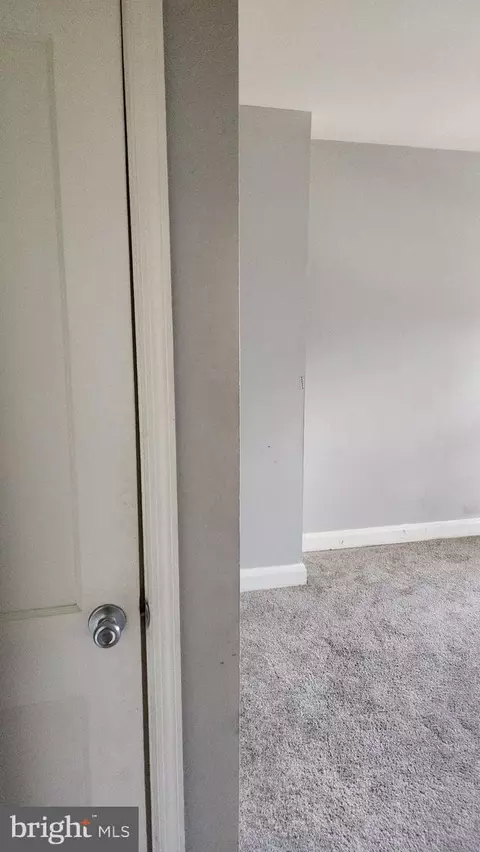Entry Way - 1024 Wicklow Rd, Baltimore, MD 21229 photo 10 of 14