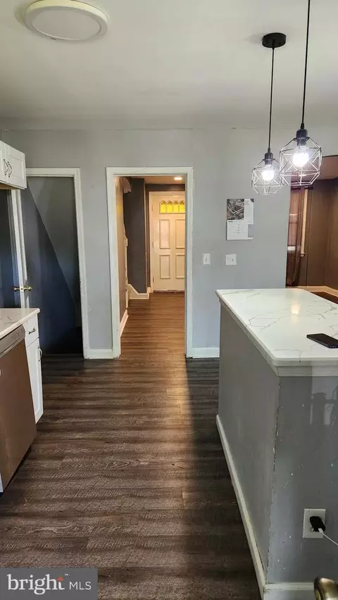Entry Way - 1024 Wicklow Rd, Baltimore, MD 21229 photo 3 of 14