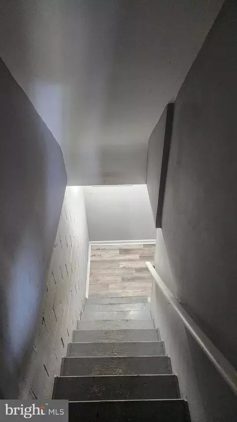Entry Way - 1024 Wicklow Rd, Baltimore, MD 21229 photo 13 of 14