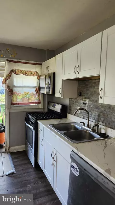Kitchen - 1024 Wicklow Rd, Baltimore, MD 21229 photo 2 of 2