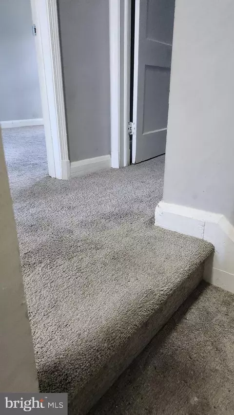 Entry Way - 1024 Wicklow Rd, Baltimore, MD 21229 photo 7 of 14