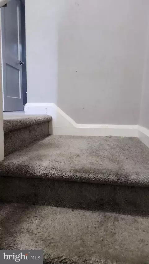 Entry Way - 1024 Wicklow Rd, Baltimore, MD 21229 photo 6 of 14